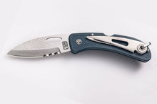 Pointed Tip Folder with Titanium Marlinspike